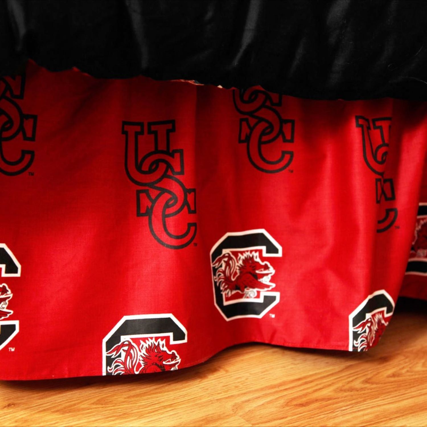 USC GARNET AND BLACK PRINTED BLOCK C DUST RUFFLE