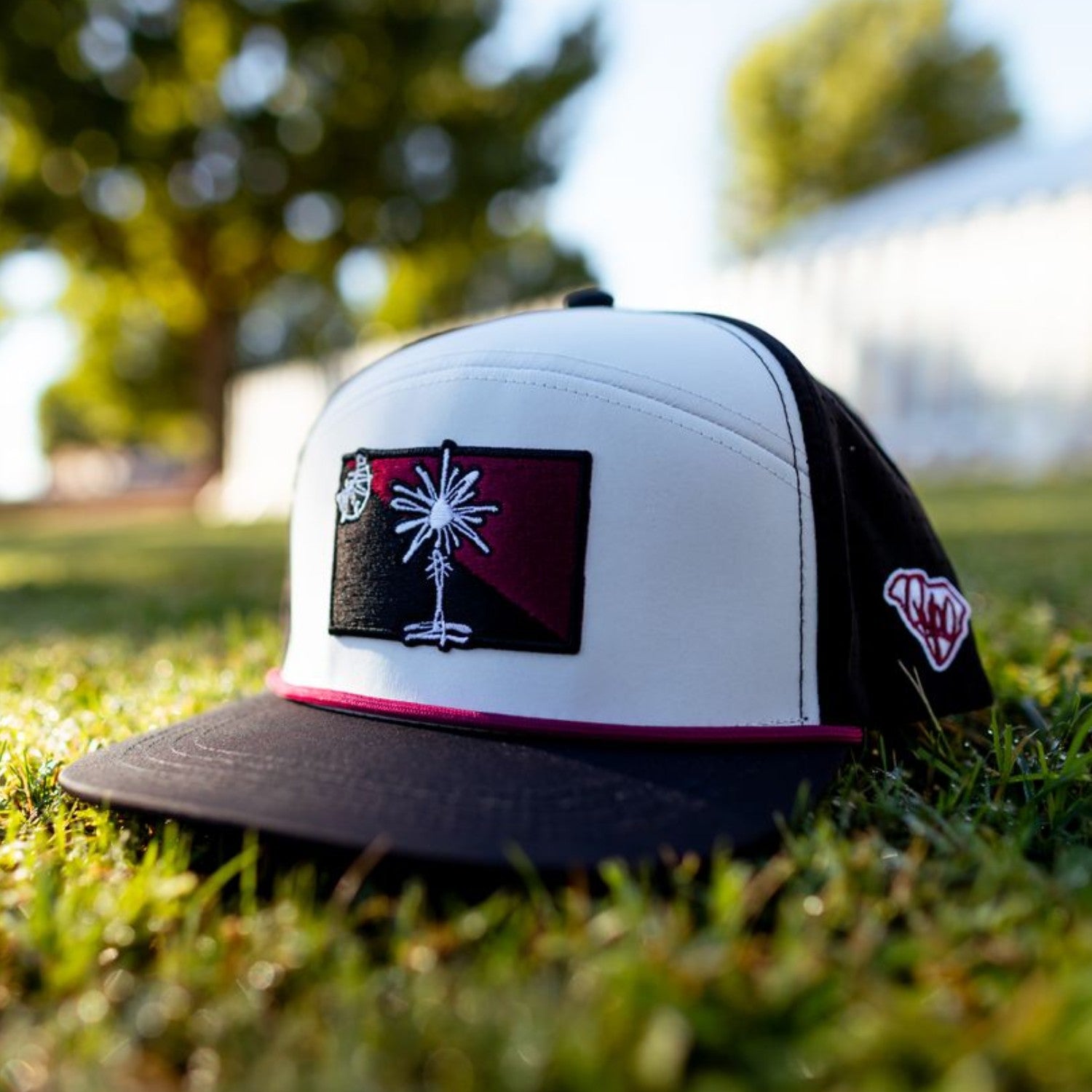 SOUTH CAROLINA GAMECOCKS WHITE WITH GARNET &amp; BLACK STATE FLAG ROPE HAT